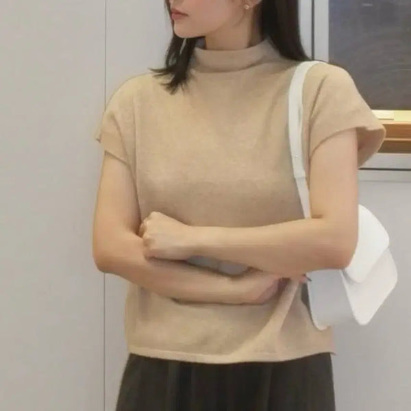[BUNJANG] Beige Half-Neck Short-Sleeve Knit / 모던한 무드의 베이지 반목 반팔니트