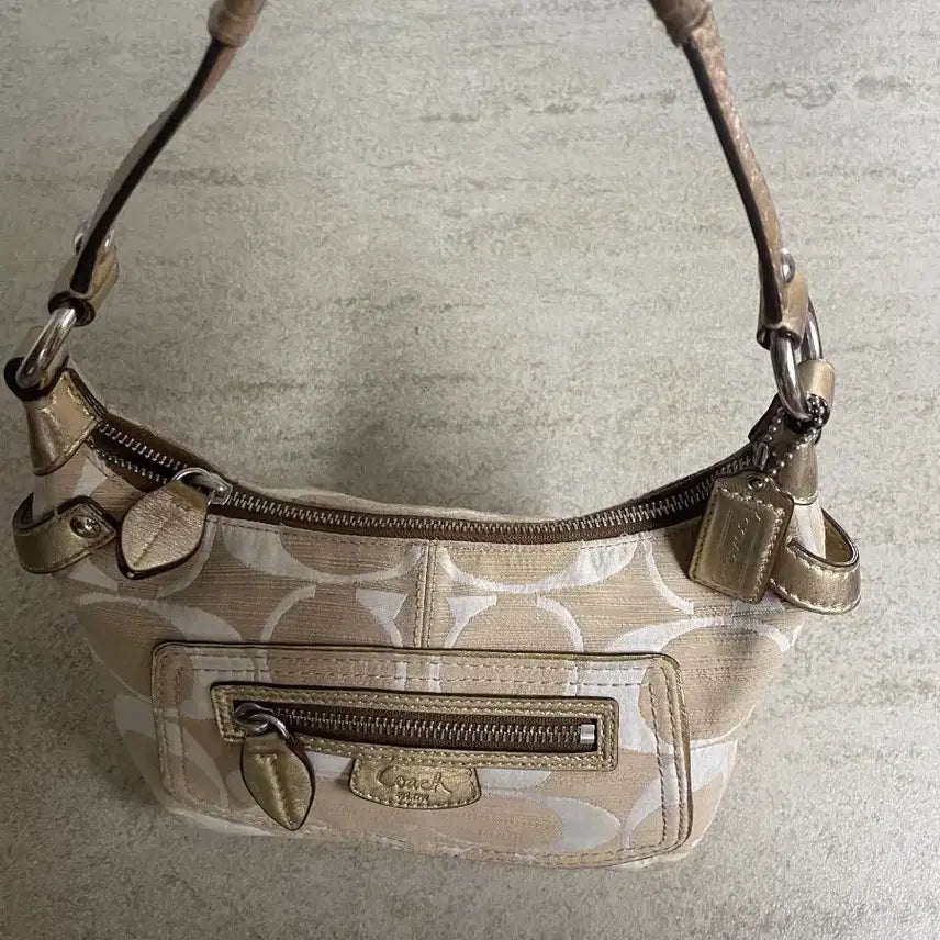 [BUNJANG] Coach Signature Shoulder Bag Beige Gold with Keyring / 코치 시그니처 숄더백 베이지 골드 **키링포함**