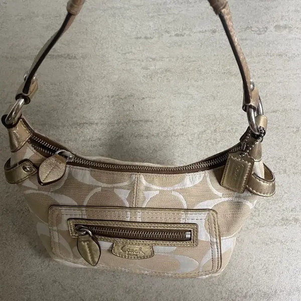 [BUNJANG] Coach Signature Shoulder Bag Beige Gold with Keyring / 코치 시그니처 숄더백 베이지 골드 **키링포함**