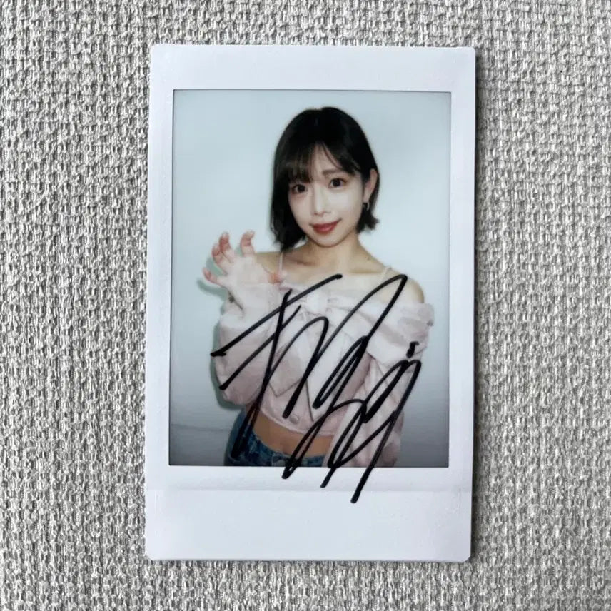 [BUNJANG] Sakura Mana Autographed Polaroid Photo / 사쿠라 마나 폴라로이드 사진 친필