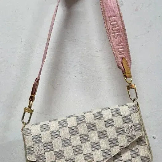 [BUNJANG] Louis Vuitton Damier Crossbody Bag with Pink Strap / 루이비통 다미에 크로스백 핑크 스트랩