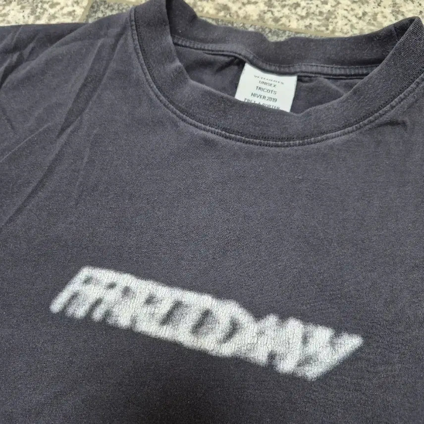 [BUNJANG] VETEMENTS Friday Cotton T-Shirt Black M / 베트멍 프라이데이 반팔 티셔츠 (M)