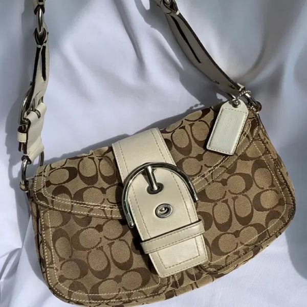 [BUNJANG] Coach White Buckle Shoulder Bag / 재입고)) Coach 코치 화이트 버클 숄더백