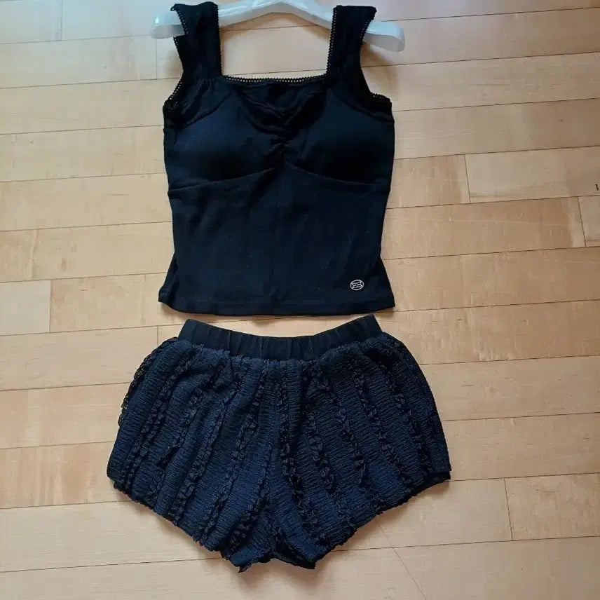 [BUNJANG] MYUUN Tube Top & Lace Shorts Set / 뮨 MYUUN 튜브탑. 레이스 숏팬츠 2만원씩 판매합니다