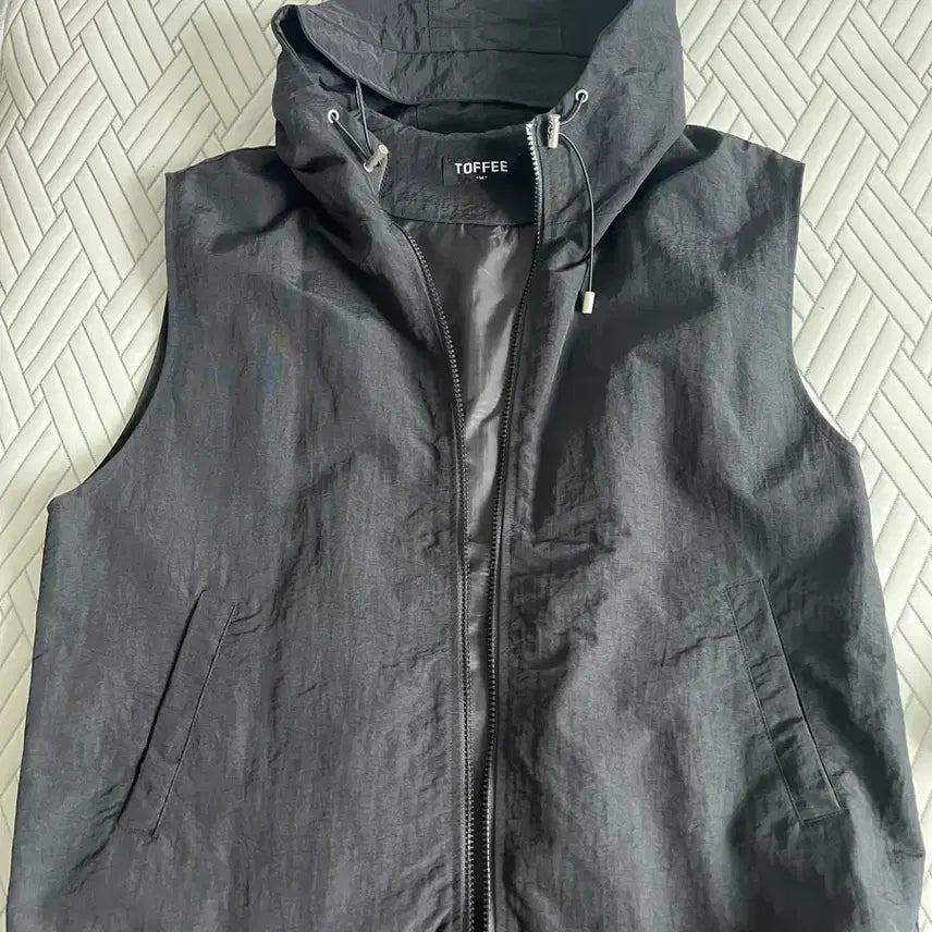 [BUNJANG] Topi Nylon Hooded Zip-up Vest / 토피 나일론 후드집업 베스트