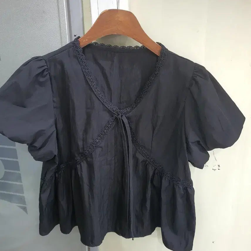 [BUNJANG] Black Puff Sleeve Blouse / 블랙  퍼프 소매 프림 브라우스  55