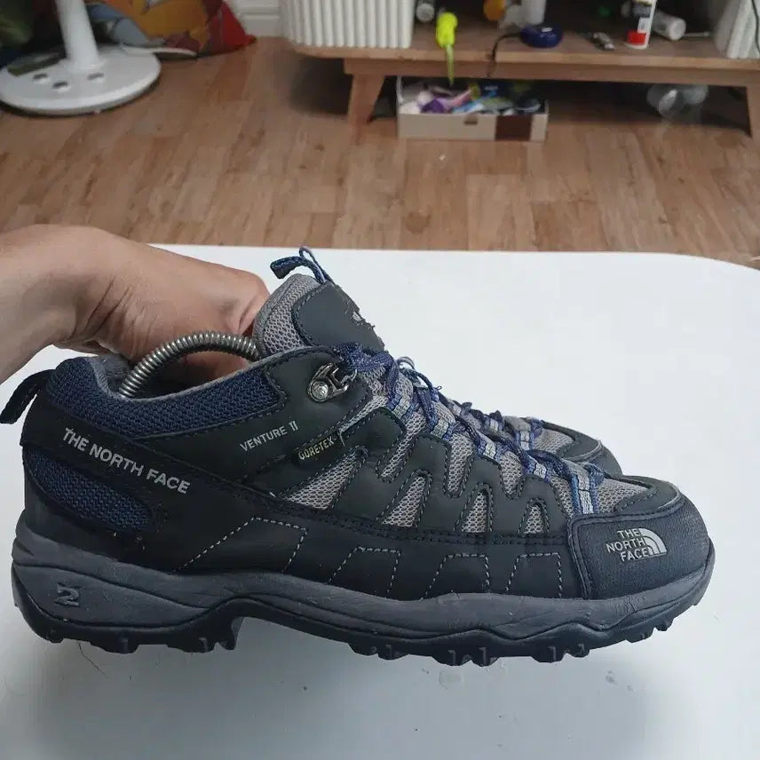 [BUNJANG] The North Face Gore-Tex Venture 11 Hiking Boots / 노스페이스 고어텍스 벤처 11 등산화 270