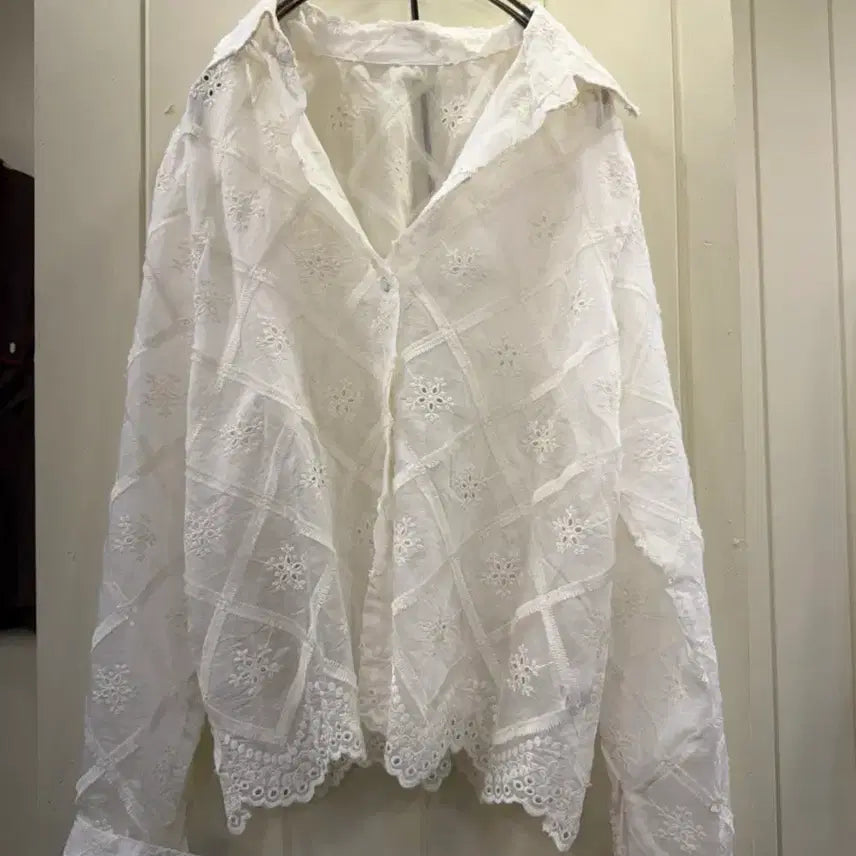 [BUNJANG] Punch Lace Blouse / (새상품) 펀칭 레이스 블라우스