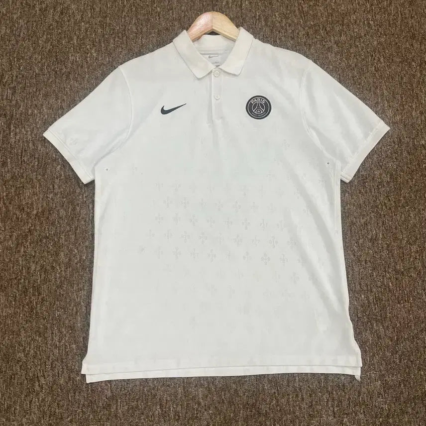 [BUNJANG] Nike x Paris Saint-Germain White Pattern Polo Shirt L / 나이키 x 파리 생제르맹 화이트 패턴 폴로티 L