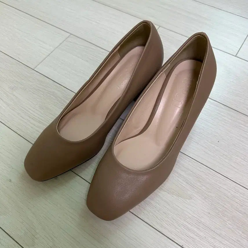 [BUNJANG] SAPPUN Square Mid-Heel Milk Brown 230 / 사뿐 스퀘어 미들힐 밀크브라운 컬러 230 1회 시착