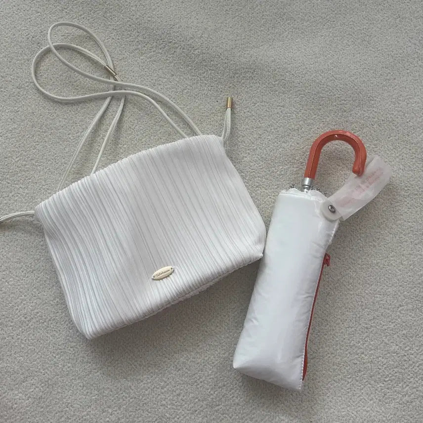 [BUNJANG] Sulwhasoo White 3-Section Umbrella with Pouch & Pleated String Pouch / 설화수 화이트3단우산.파우치+플리츠 스트링 파우치