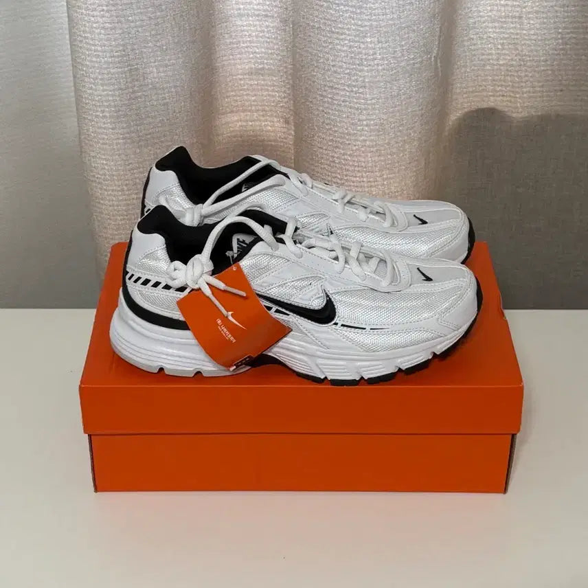 [BUNJANG] Nike Initiator White/Black 260mm / 나이키 이니시에이터 화이트블랙 260mm
