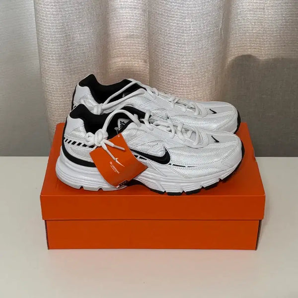 [BUNJANG] Nike Initiator White/Black 260mm / 나이키 이니시에이터 화이트블랙 260mm