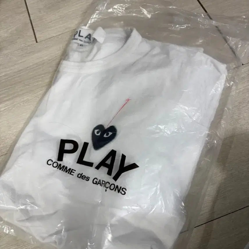 [BUNJANG] Comme des Garçons PLAY White T-Shirt / 꼼데가르송 플레이 반팔티 화이트