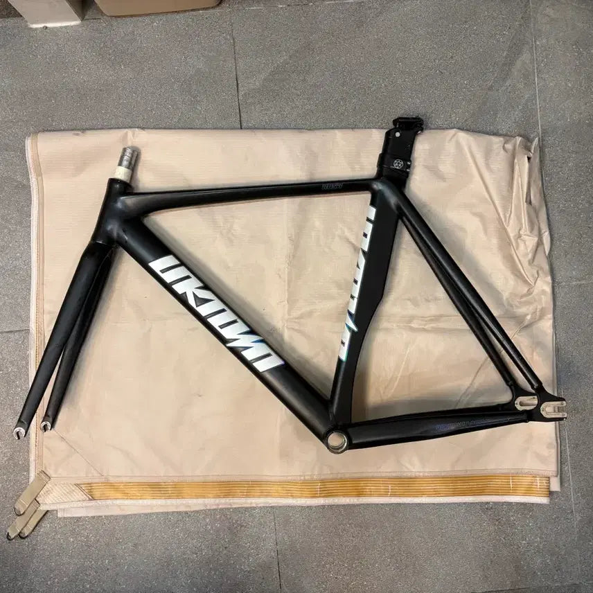 [BUNJANG] Unknown Singularity 2 Rush (M) Matte Black Carbon Fork / 언노운 싱귤2 러쉬 (무하자급)