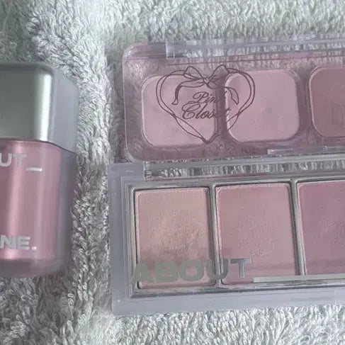 [BUNJANG] About Tone & Lil' Bare 07 Romantic It Shadow Palette, About Tone Calm Rose & AZTK 02 Blush Set / 섀도우팔레트,블러셔 판매