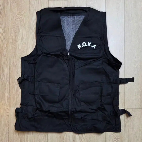 [BUNJANG] Kamizon Korean Army Black Ice Vest Size 100 (Sealed) / 미사용 미개봉 카미존 한국 육군 검정색 아이스조끼 100사이즈 (줄자사진 참고) 미개봉 비닐팩 포장 (아이스팩 6개 포함)