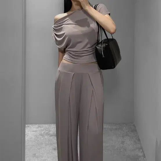 [BUNJANG] VIVNLUV Maren T-Shirt Wide Pants Set-Up Training Set / 새상품]VIVNLUV 마렌 티셔츠 와이드 팬츠 셋업 트레이닝복 세트 블랙, 모카그레이