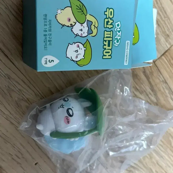 [BUNJANG] Chiikawa Lotte Cinema Momonga Umbrella Figure / 치이카와 롯데시네마 우산 피규어 모몽가