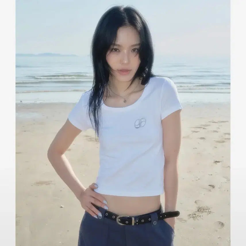 [BUNJANG] AZON U Neck T-Shirt / 애즈온 유 넥 티 반팔 판매 상의