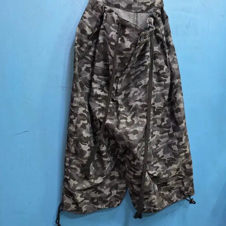[BUNJANG] Unplugged Urban Camouflage Sarrouel Wide Balloon Bermuda Half Pants / 언플러그드 카모 사루엘 와이드 벌룬 버뮤다 하프팬츠