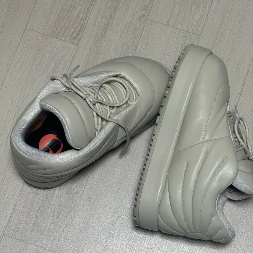 [BUNJANG] PDF CHANNEL Nubuck Sneakers White Leather Size 42 / PDF CHANNEL 누볼라 스니커즈 42