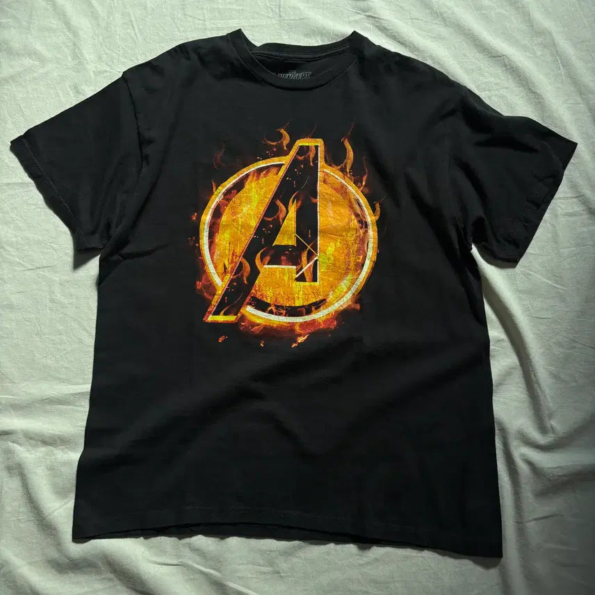 [BUNJANG] Avengers Flame Logo T-Shirt / Avengers 어벤져스 플레임 에이 로고 반팔 티셔츠 L