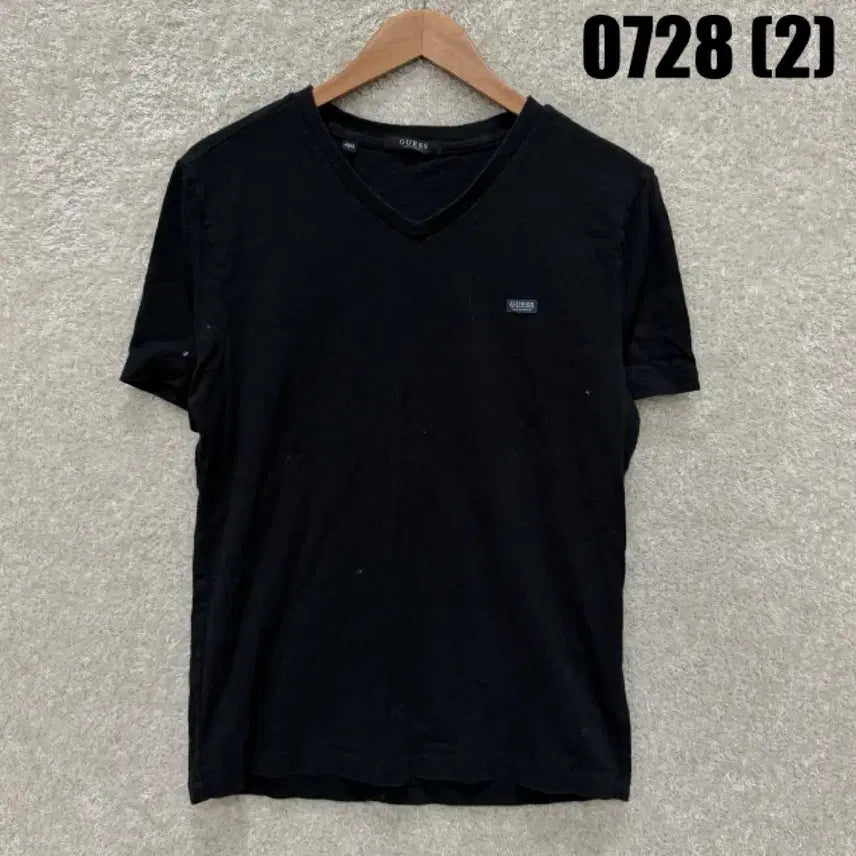 [BUNJANG] Guess Black V-Neck Logo Patch Short Sleeve T-Shirt / 게스 반팔 티셔츠 블랙 L