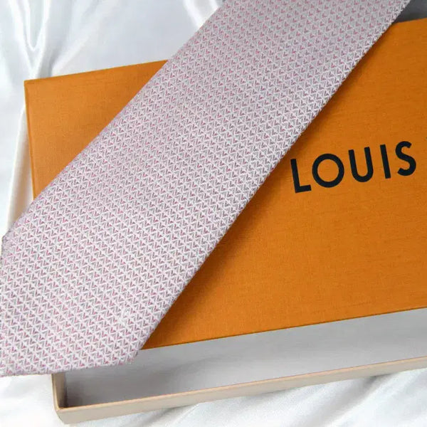 [BUNJANG] Louis Vuitton 8cm New Diamond Pale V Silk Necktie / 루이비통 8cm S등급 신형 다이아몬드 페일 V 명품넥타이