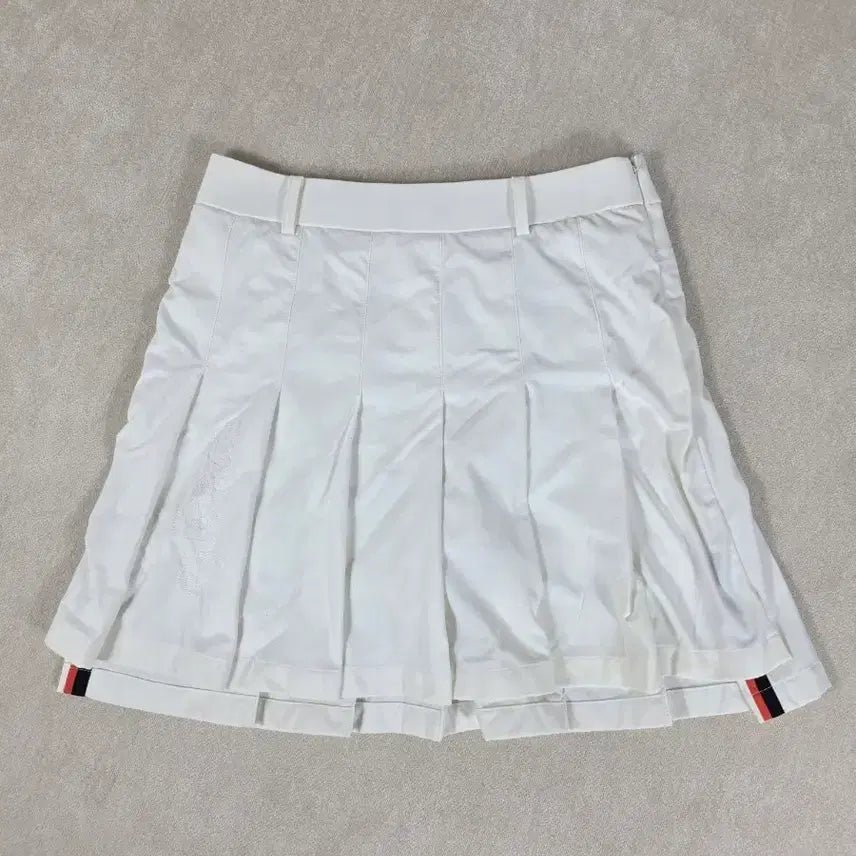 [BUNJANG] W.ANGLE Side Colorblock Embroidered Pleated Culotte Golf Skirt White / 와이드앵글(W.ANGLE) 사이드 배색 라인 자수 플리츠 큐롯 골프 스커트 화이트