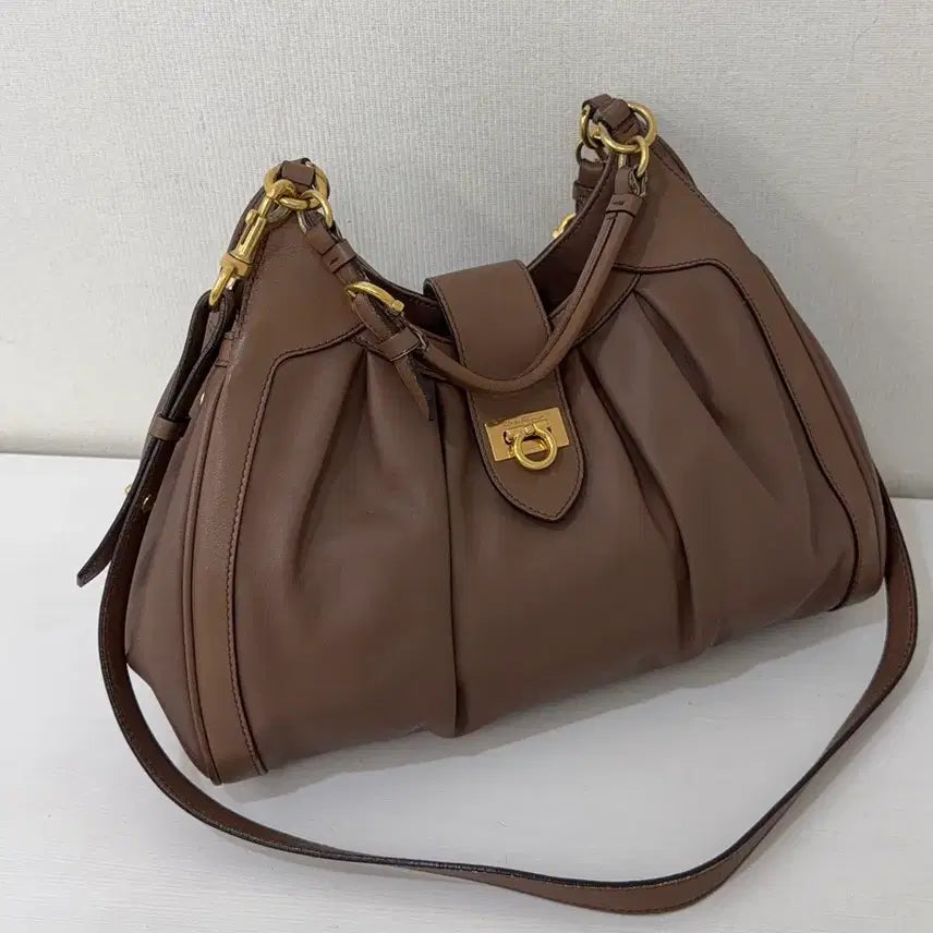 [BUNJANG] Salvatore Ferragamo Gancini Envel Shoulder Bag / 페라가모 간치니 에너벨 숄더백  정품