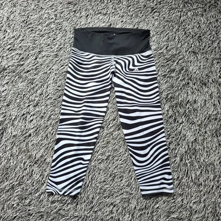 [BUNJANG] Adidas Zebra Pattern 3/4 Sleeve Leggings Women's Size S / 아디다스 지브라패턴 7부 레깅스/여성(S)/B1473/새상품수준