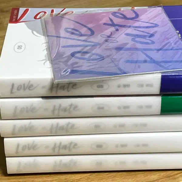 [BUNJANG] Love or Hate Vol. 1-5 Manga + Vol. 4-5 Bonus Goods / 러브오어헤이트 1-5권 만화책+4-5권 특전 굿즈