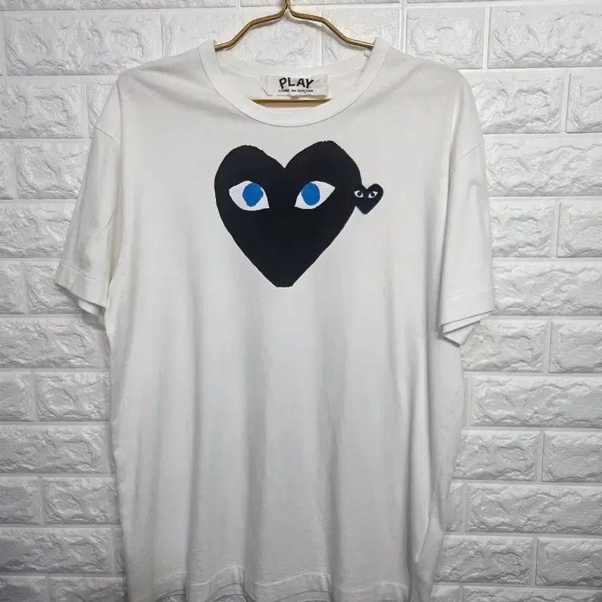 [BUNJANG] Comme des Garçons PLAY White Heart Patch Short Sleeve T-shirt / 꼼데가르송 플레이 반팔티 화이트 하트 와펜