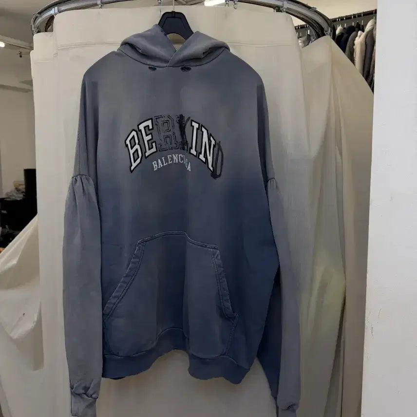 [BUNJANG] Valentino Hooded Sweatshirt Size 4 / 발렌 후드 4사이즈
