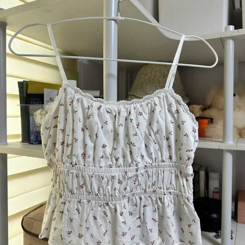 [BUNJANG] Cotton On White Floral Camisole / (새제품) 호주브랜드 코튼온 화이트 잔꽃 나시