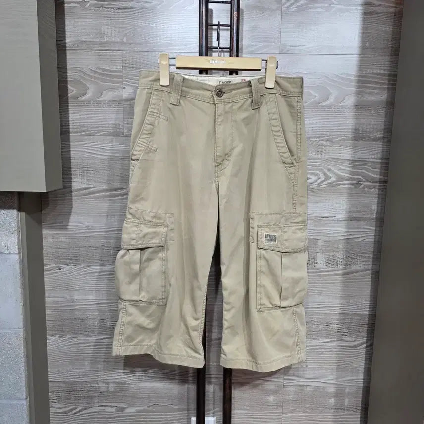 [BUNJANG] Levi's Cargo Shorts / 리바이스 카고 반바지 (nbp209