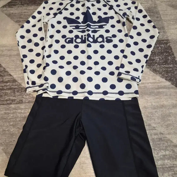 [BUNJANG] Girls' Rash Guard Set (Age 11) - White with Navy Dots / 여아 래쉬가드 11세