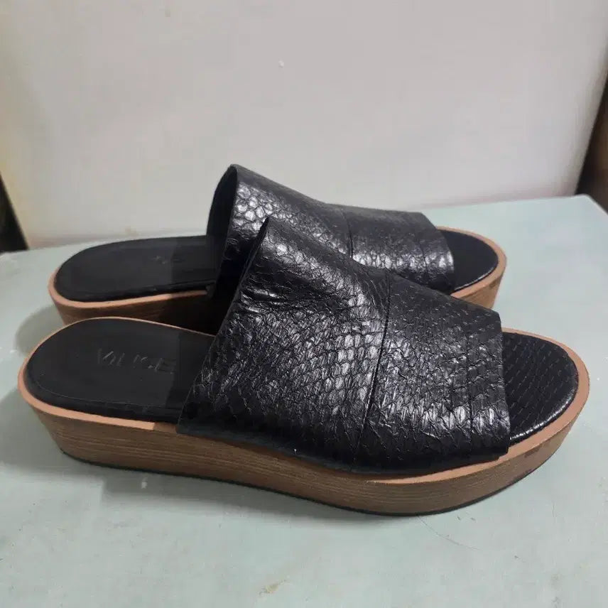 [BUNJANG] Vince Python Embossed Platform Wedge Sandals / Vince 뱀피 플랫홈 웨지샌들 250