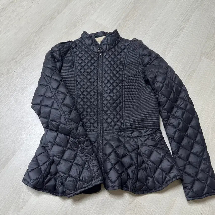 [BUNJANG] Burberry London Black Diamond Quilting Peplum Jacket / 버버리 런던 블랙 다이아몬드 퀼팅 페플럼 자켓