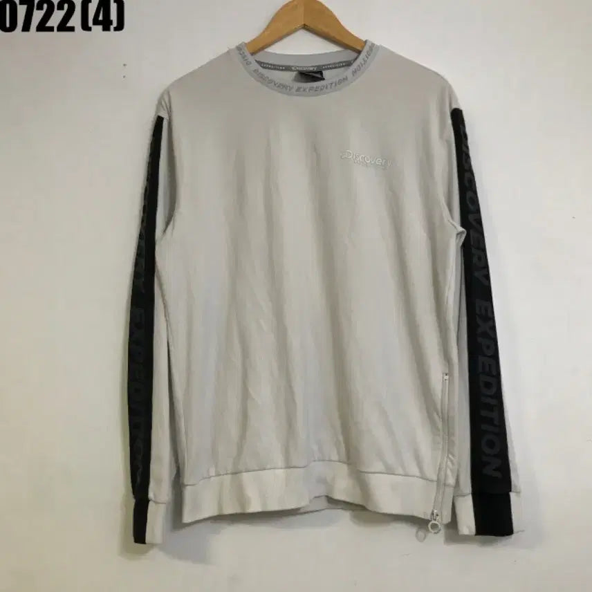 [BUNJANG] Discovery Expedition Light Beige Sweatshirt / 디스커버리 맨투맨 라이트베이지 0722