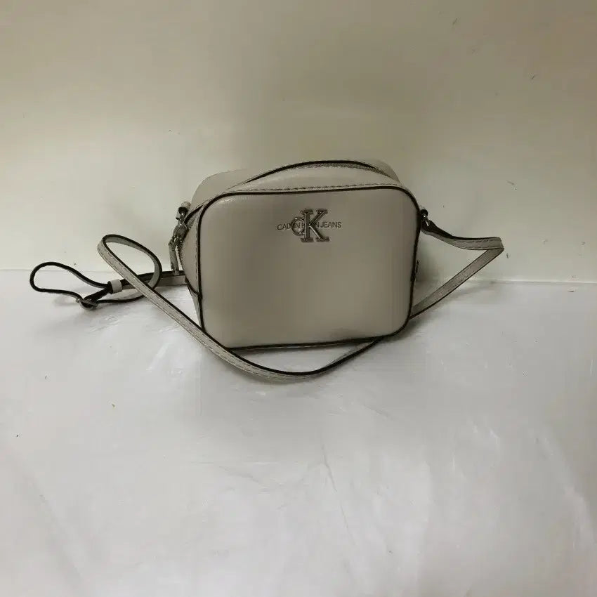 [BUNJANG] Calvin Klein Mini Crossbody Bag / 캘빈클라인 미니 크로스백@9943