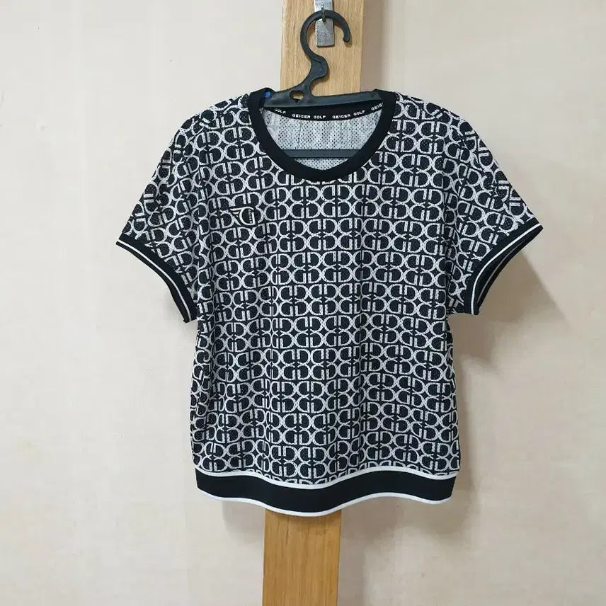 [BUNJANG] Geiger Golf Pattern Short-Sleeve T-Shirt / 가이거 골프 패턴 반팔티 105