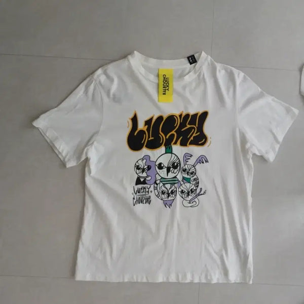 [BUNJANG] Lucky Chouette Graphic Short Sleeve T-Shirt White / 럭키 슈에뜨 그래픽 반팔 티셔츠 화이트