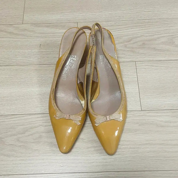 [BUNJANG] Salvatore Ferragamo Yellow Enamel Sandals / 페라거모 종품 애나멜 샌들