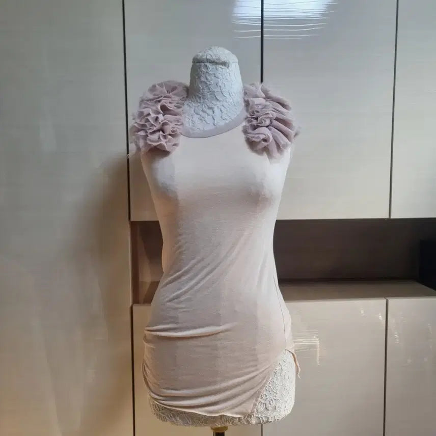 [BUNJANG] Yi yeon Women's Ruffle Lace T-Shirt / (새상품)Yi yeon 여성 러플레이스 티셔츠 S사이즈
