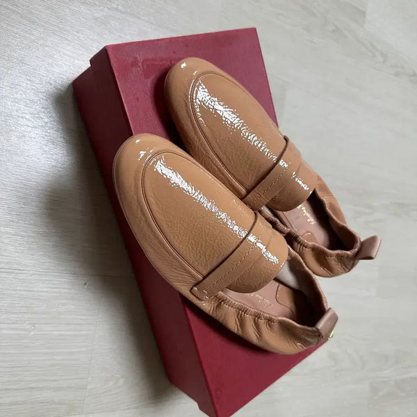 [BUNJANG] Salvatore Ferragamo Vara Shoes Beige / 페라가모 바라 슈즈 베이지