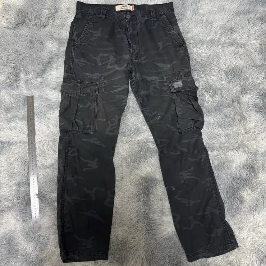 [BUNJANG] Levi's Black Camo Cargo Pants Size 32x32 / 리바이스 블랙카모 카고팬츠 32x32 사이즈