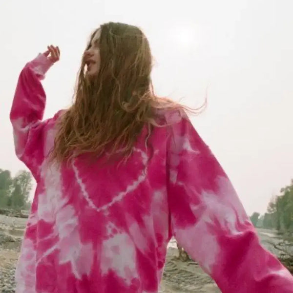 [BUNJANG] Urban Outfitters Recycled Heart Tie-Dye Sweatshirt / 어반아웃피터스 리싸이클 하트 타이다이 맨투맨