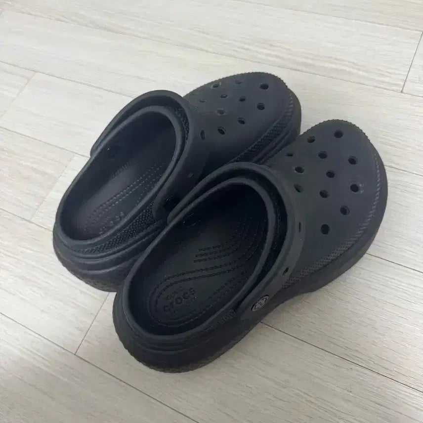 [BUNJANG] Crocs Classic Platform Clog Black W7 / 크록스 클래식 플랫폼 클로그 블랙 w7